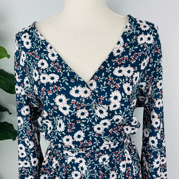 NWOT Blue Floral Long Sleeve V Neck Romper - Picture 8 of 8